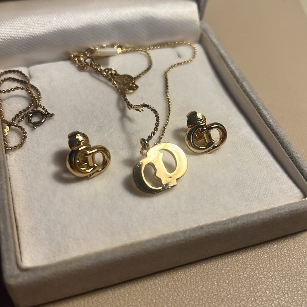 Christian Dior Bijoux Gold Jewelry Set - Clip On Earrings -Broken Necklace Chain - Picture 5 of 10
